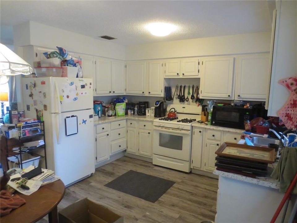 For Sale: $198,000 (2 beds, 2 baths, 1018 Square Feet)