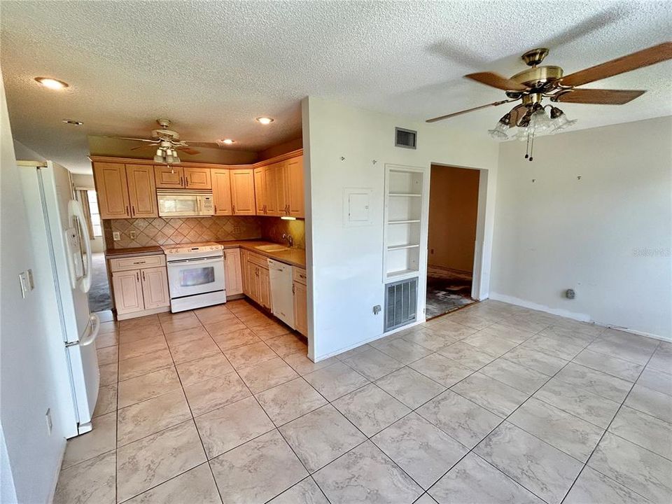 For Sale: $160,000 (2 beds, 2 baths, 1080 Square Feet)