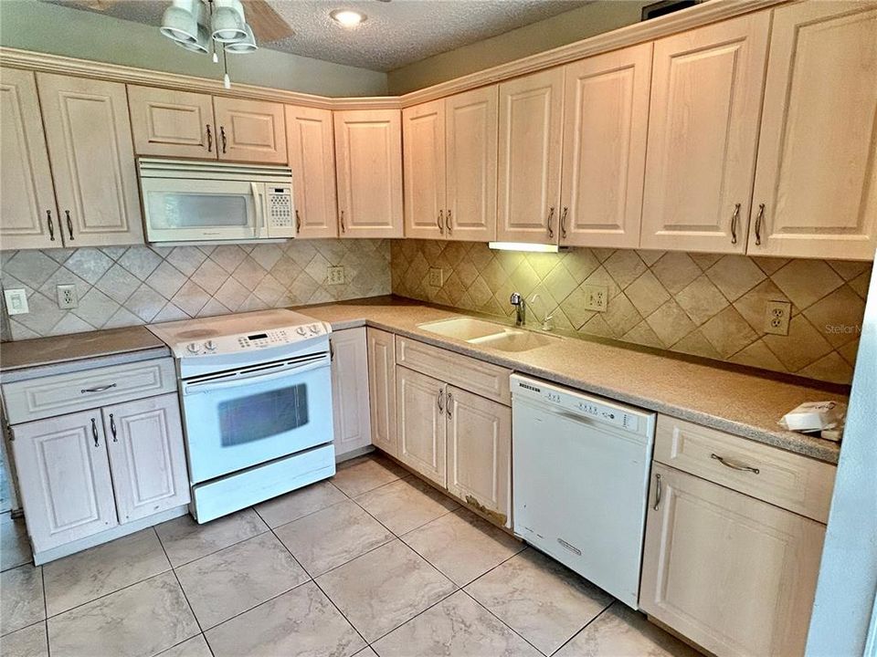 For Sale: $160,000 (2 beds, 2 baths, 1080 Square Feet)