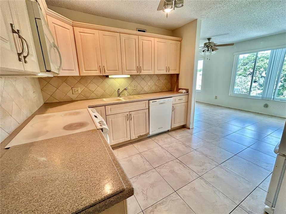 For Sale: $160,000 (2 beds, 2 baths, 1080 Square Feet)