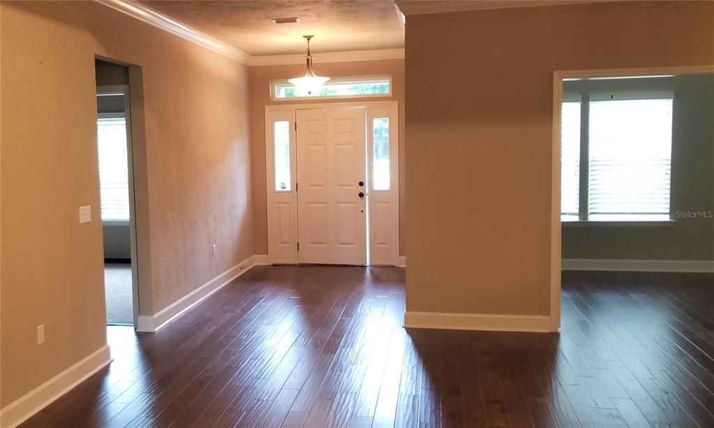 For Rent: $2,650 (3 beds, 2 baths, 1821 Square Feet)