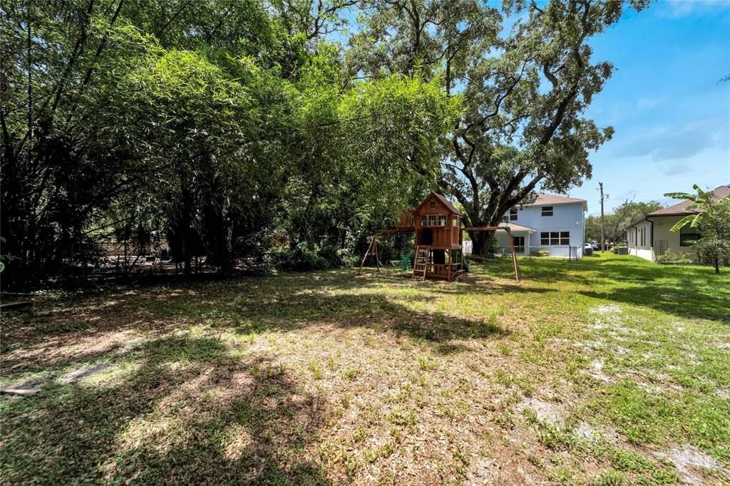 For Sale: $640,000 (4 beds, 2 baths, 2122 Square Feet)