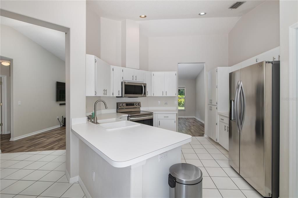 Active With Contract: $425,000 (3 beds, 2 baths, 1515 Square Feet)