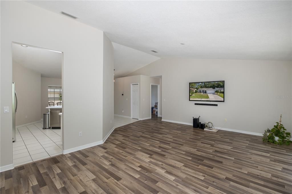 Active With Contract: $425,000 (3 beds, 2 baths, 1515 Square Feet)