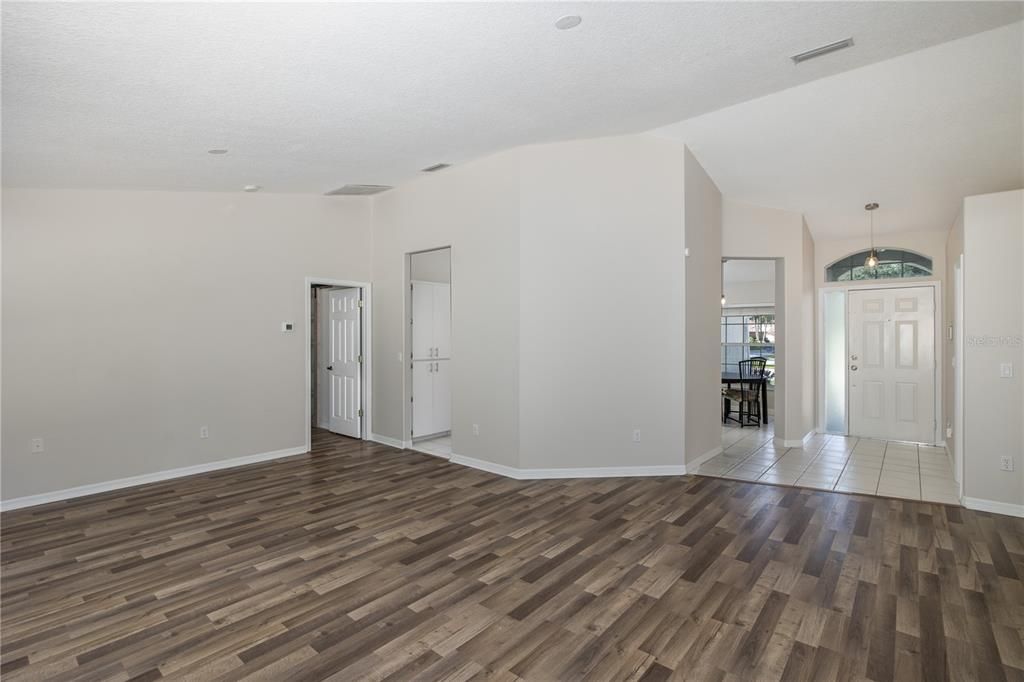 Active With Contract: $425,000 (3 beds, 2 baths, 1515 Square Feet)