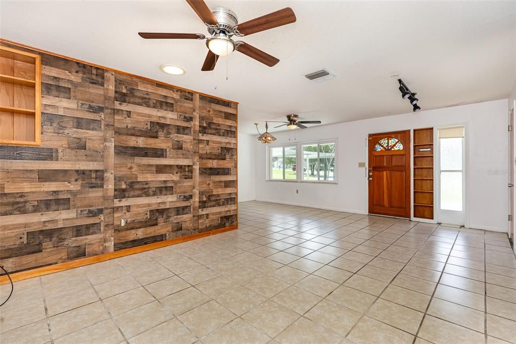 For Sale: $285,000 (3 beds, 1 baths, 1269 Square Feet)