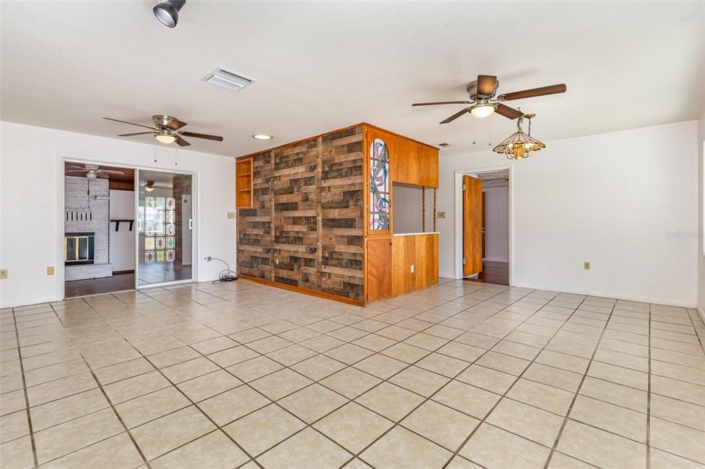 For Sale: $285,000 (3 beds, 1 baths, 1269 Square Feet)