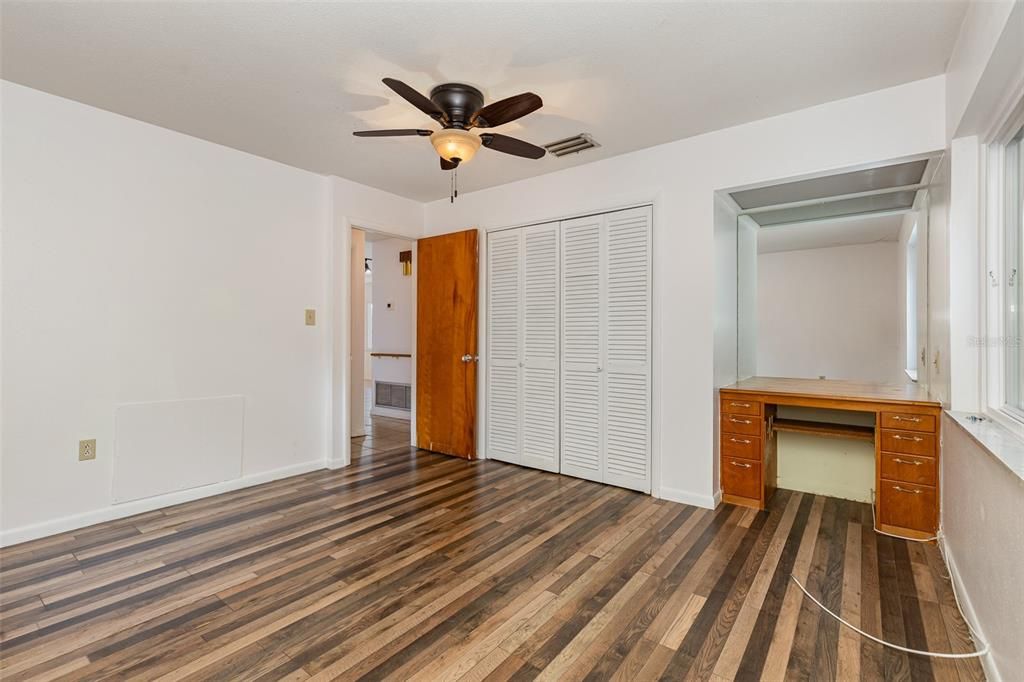 For Sale: $285,000 (3 beds, 1 baths, 1269 Square Feet)