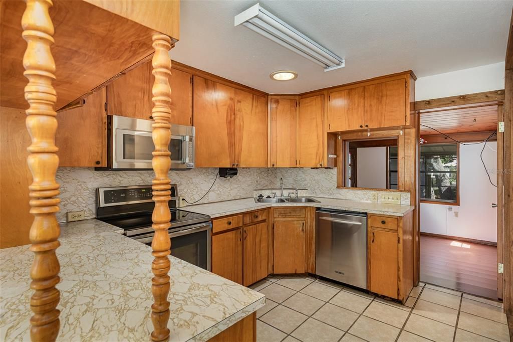 For Sale: $285,000 (3 beds, 1 baths, 1269 Square Feet)