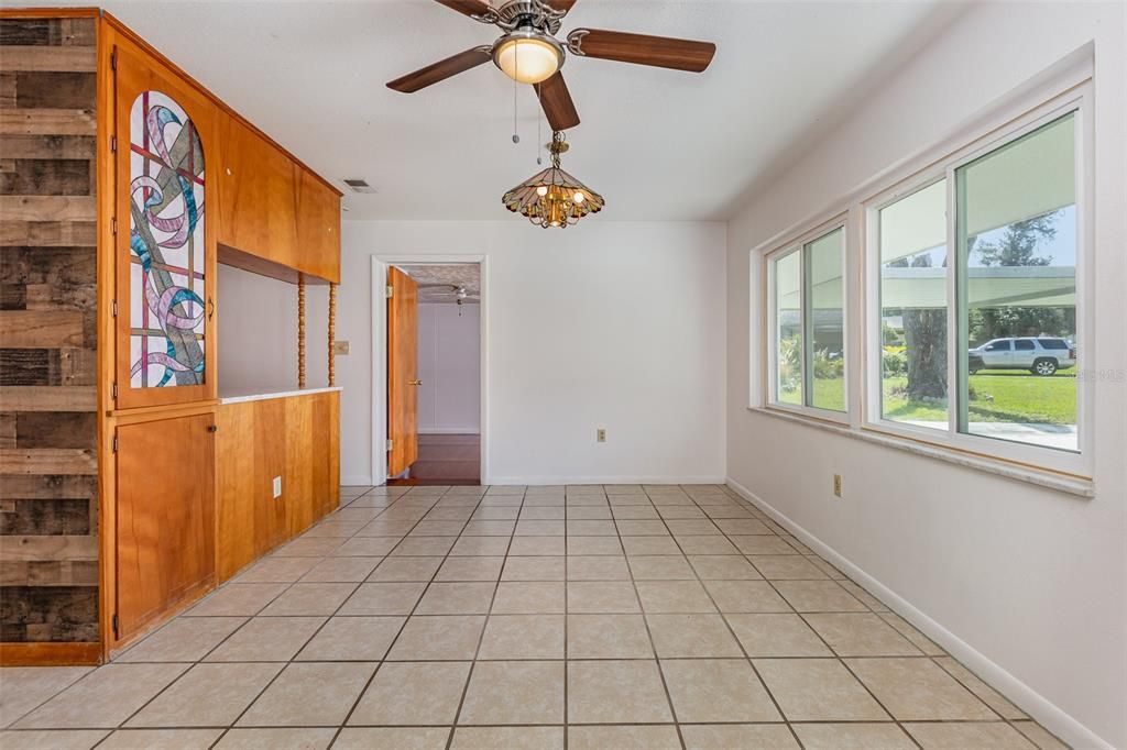 For Sale: $285,000 (3 beds, 1 baths, 1269 Square Feet)