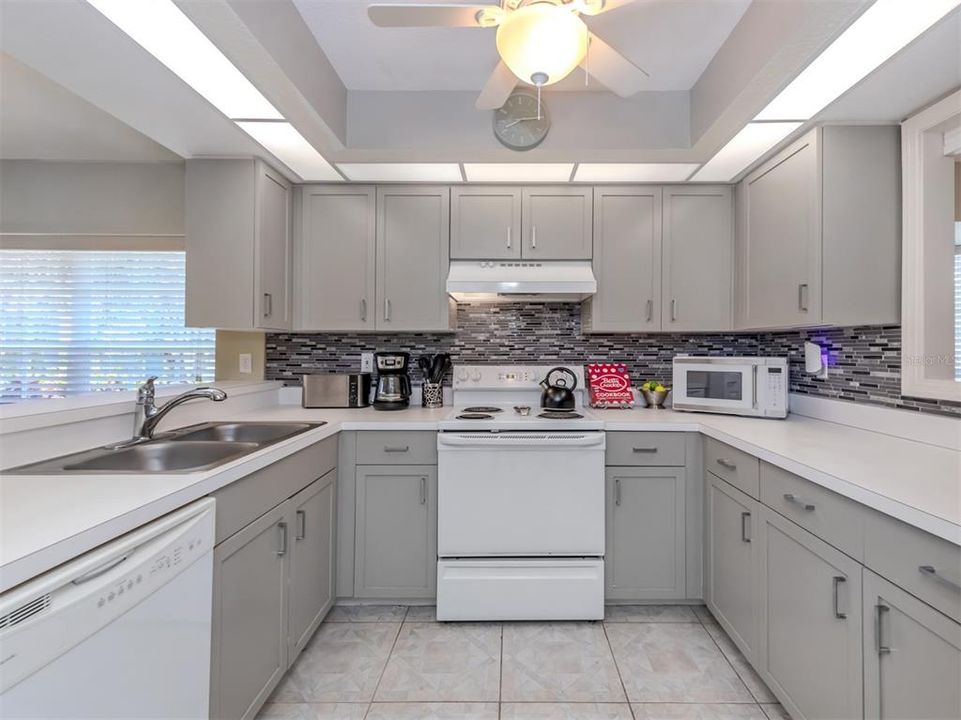 For Sale: $318,000 (2 beds, 2 baths, 1261 Square Feet)