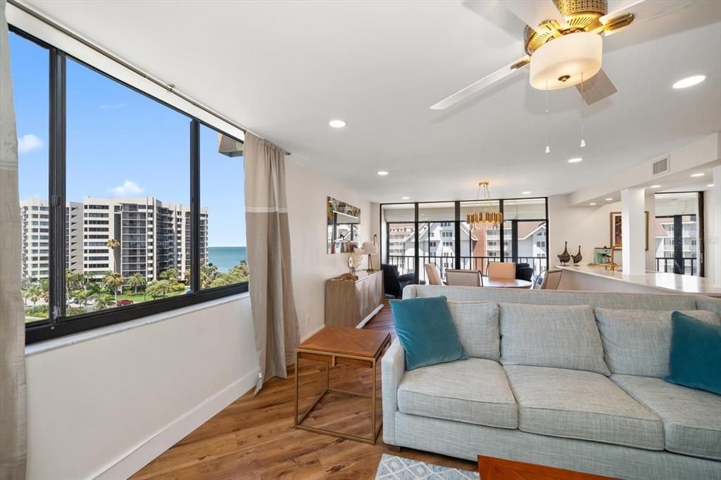 Active With Contract: $679,000 (2 beds, 2 baths, 1324 Square Feet)