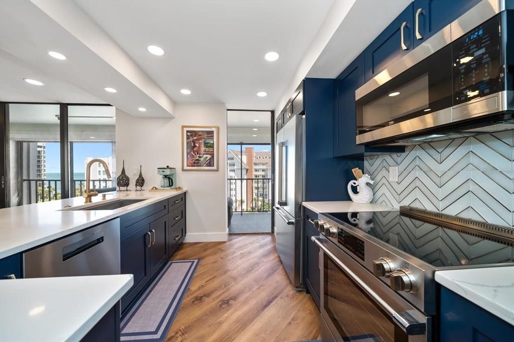 Active With Contract: $679,000 (2 beds, 2 baths, 1324 Square Feet)