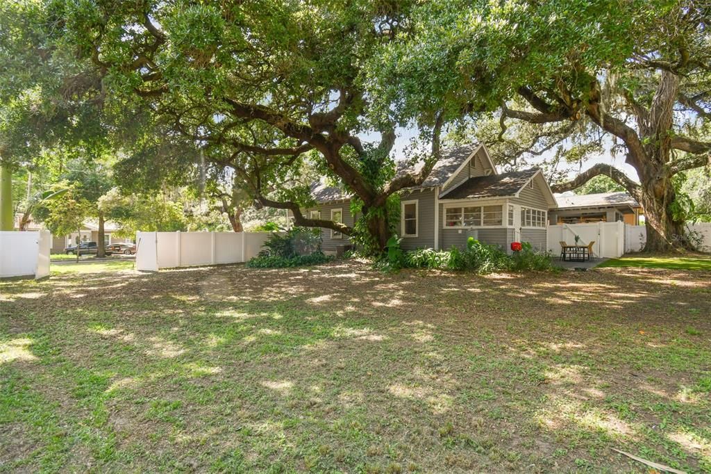 Recently Sold: $350,000 (3 beds, 2 baths, 1084 Square Feet)