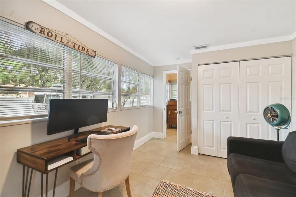 Recently Sold: $350,000 (3 beds, 2 baths, 1084 Square Feet)