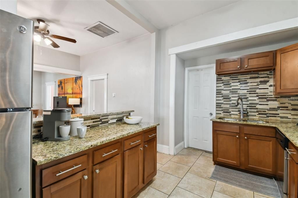 Recently Sold: $350,000 (3 beds, 2 baths, 1084 Square Feet)