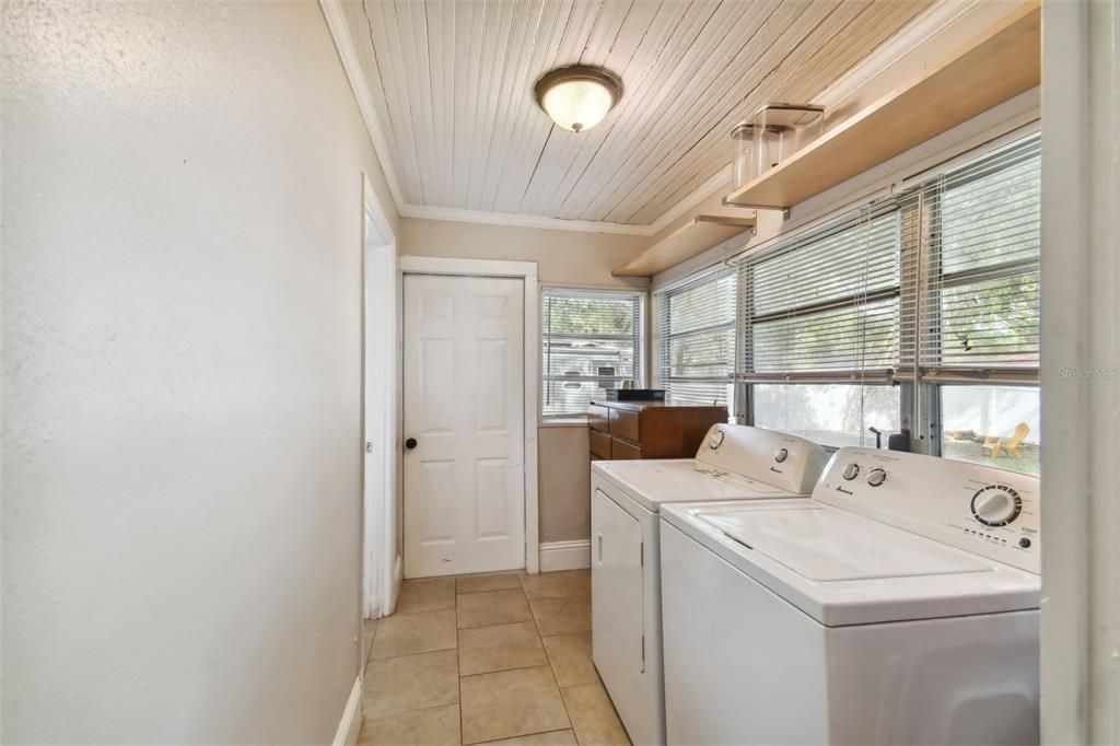 Recently Sold: $350,000 (3 beds, 2 baths, 1084 Square Feet)