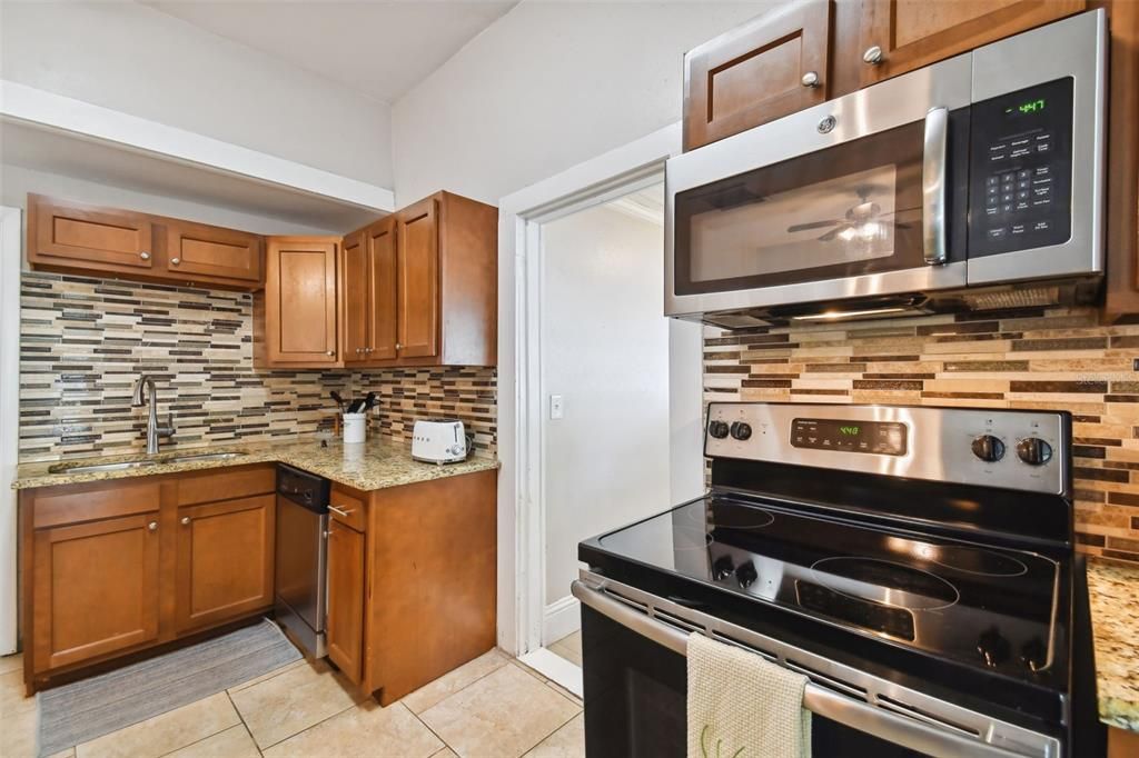 Recently Sold: $350,000 (3 beds, 2 baths, 1084 Square Feet)