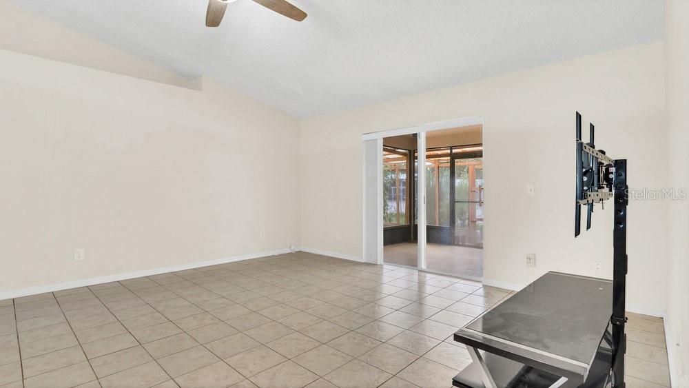 Active With Contract: $290,000 (3 beds, 2 baths, 1250 Square Feet)