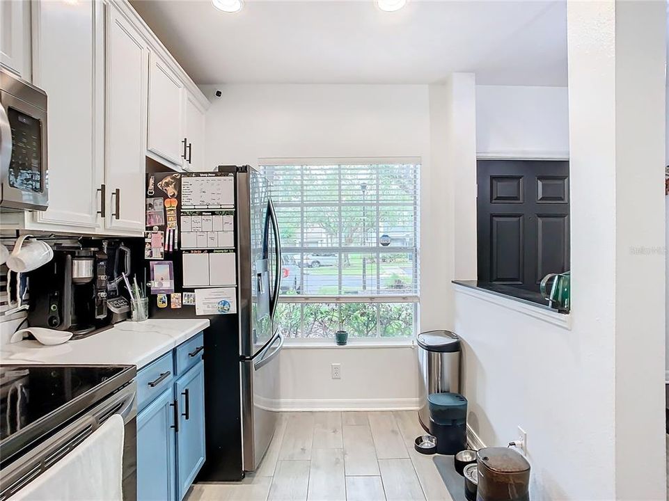 For Sale: $305,000 (2 beds, 2 baths, 1071 Square Feet)