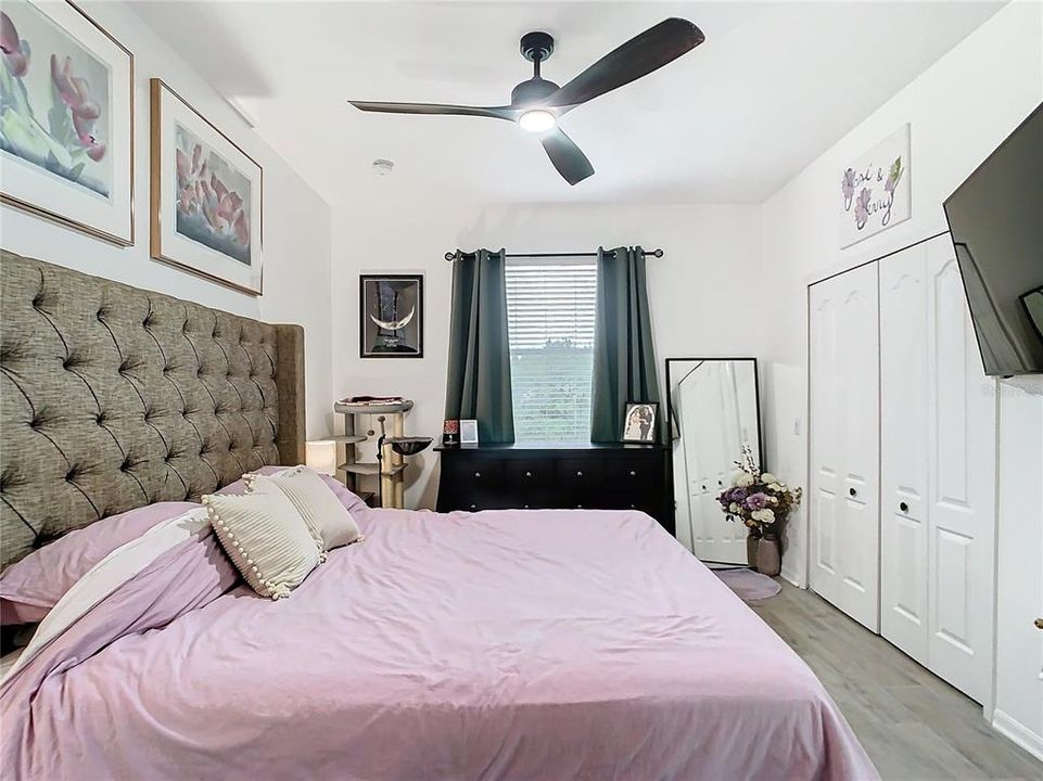 For Sale: $305,000 (2 beds, 2 baths, 1071 Square Feet)