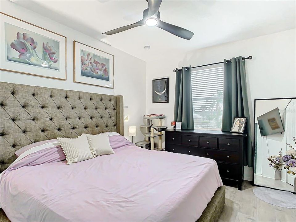 For Sale: $305,000 (2 beds, 2 baths, 1071 Square Feet)