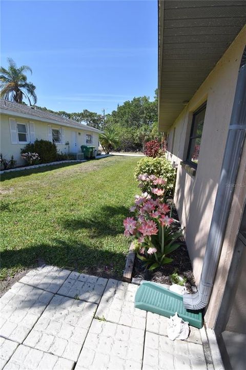 Active With Contract: $460,000 (3 beds, 2 baths, 1800 Square Feet)