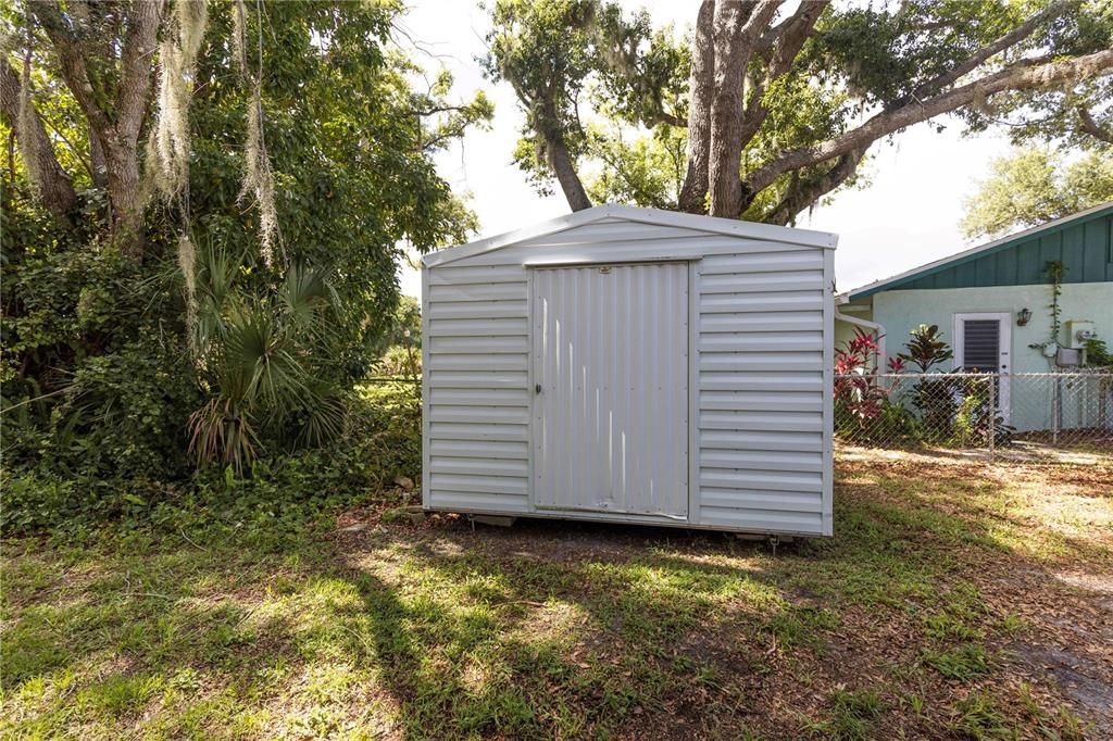 For Sale: $300,000 (3 beds, 2 baths, 1161 Square Feet)