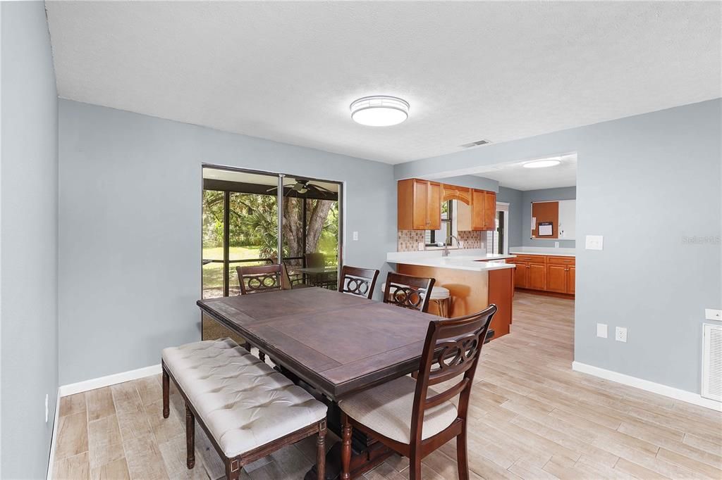 For Sale: $300,000 (3 beds, 2 baths, 1161 Square Feet)