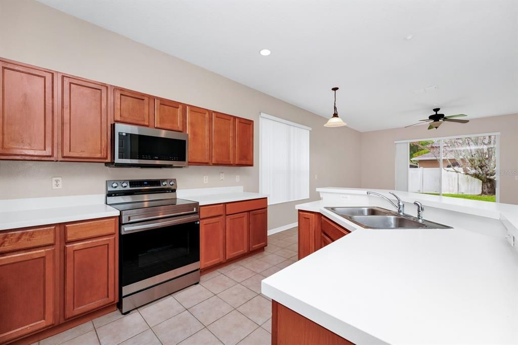 For Sale: $535,000 (4 beds, 2 baths, 1848 Square Feet)