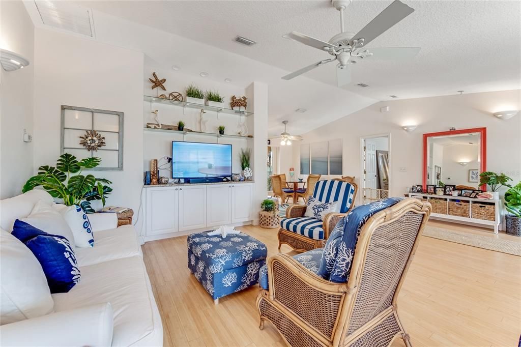 "Pelican Nest" Livingroom with Built-In Book Case