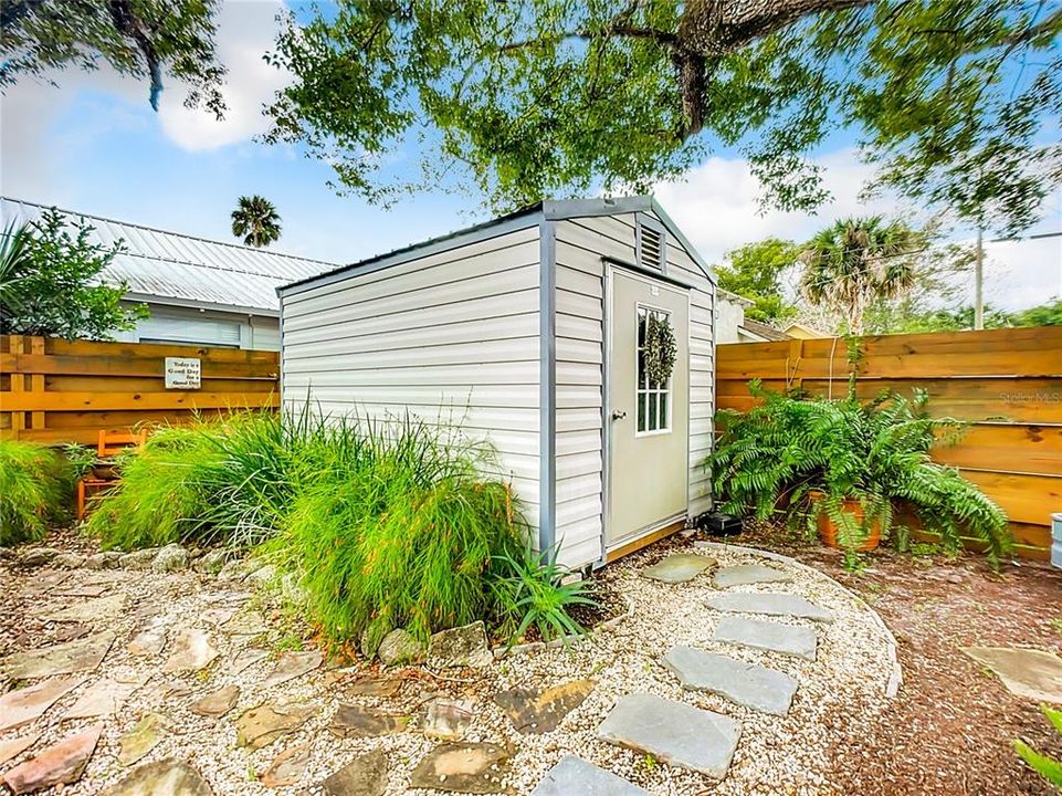 For Sale: $699,000 (3 beds, 2 baths, 1225 Square Feet)