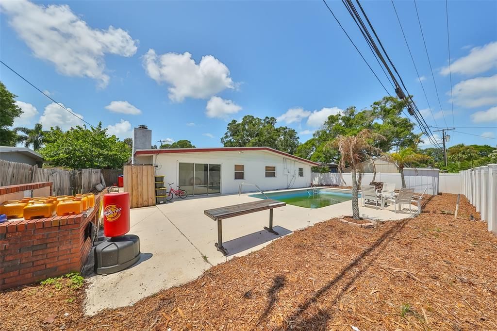 For Sale: $487,000 (4 beds, 2 baths, 2112 Square Feet)