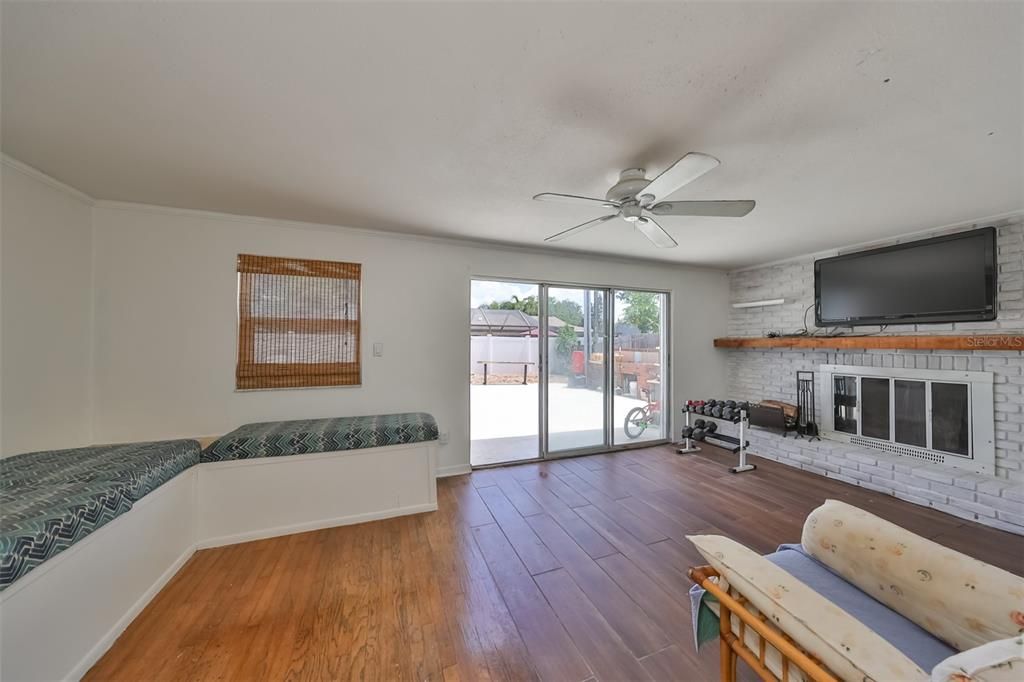 For Sale: $487,000 (4 beds, 2 baths, 2112 Square Feet)