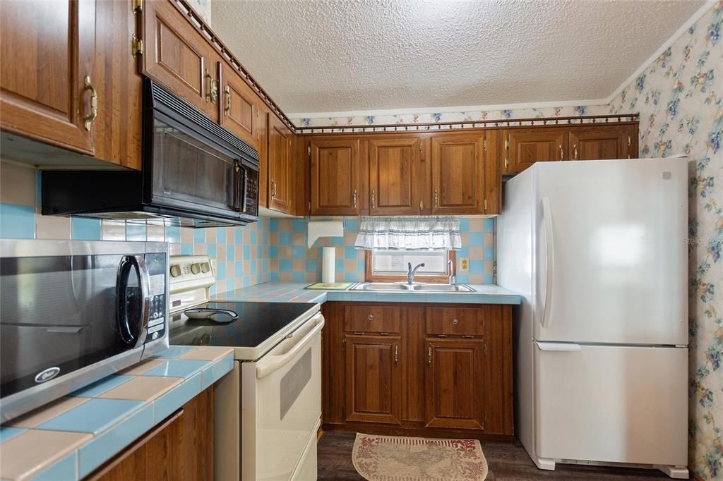 For Sale: $97,000 (1 beds, 1 baths, 596 Square Feet)