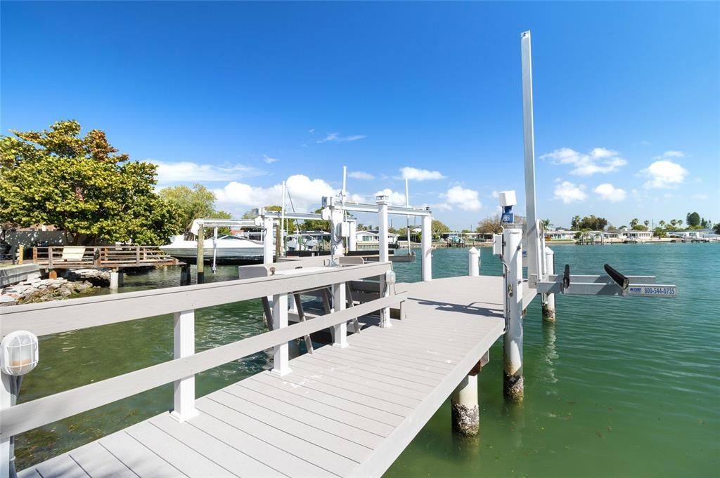 For Sale: $2,500,000 (3 beds, 2 baths, 2111 Square Feet)