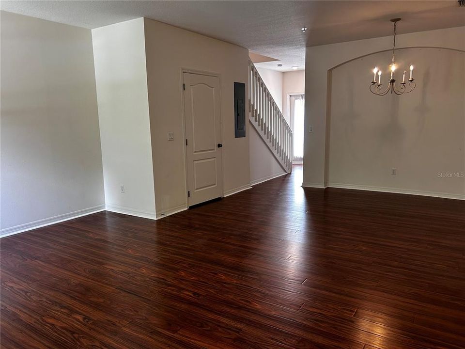 For Sale: $325,000 (2 beds, 2 baths, 1236 Square Feet)