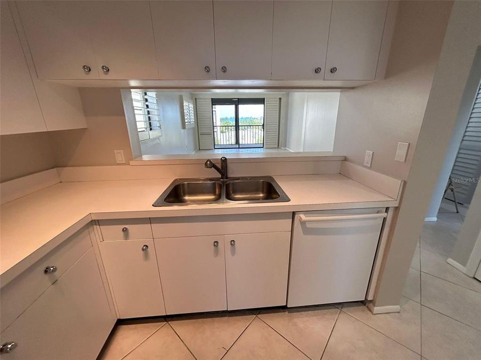 For Rent: $2,900 (2 beds, 2 baths, 1170 Square Feet)