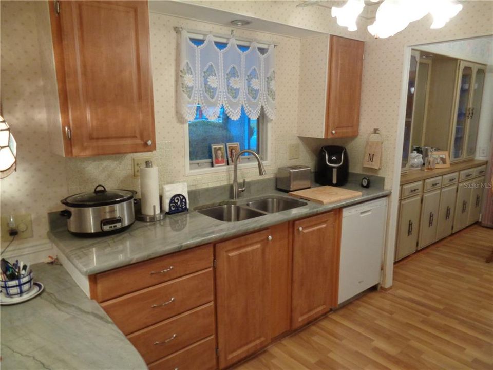 For Sale: $149,000 (2 beds, 2 baths, 1300 Square Feet)