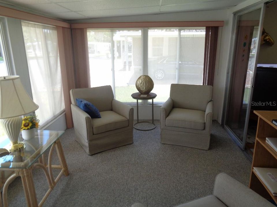 For Sale: $149,000 (2 beds, 2 baths, 1300 Square Feet)