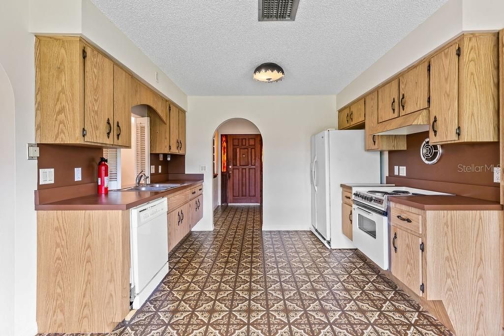 For Sale: $279,900 (2 beds, 2 baths, 1363 Square Feet)