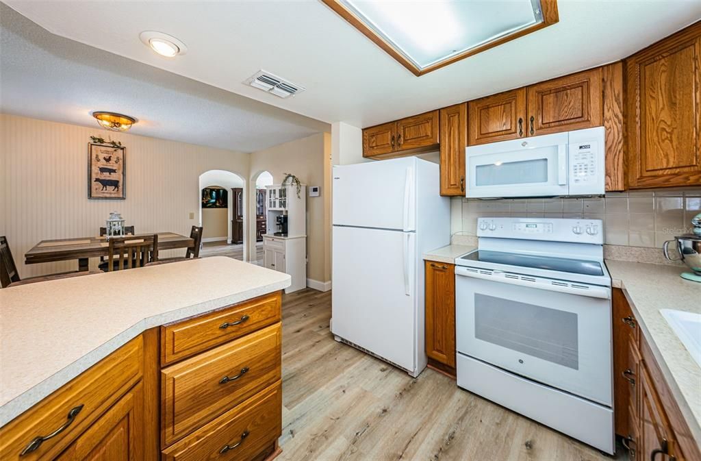 For Sale: $324,500 (2 beds, 2 baths, 1510 Square Feet)