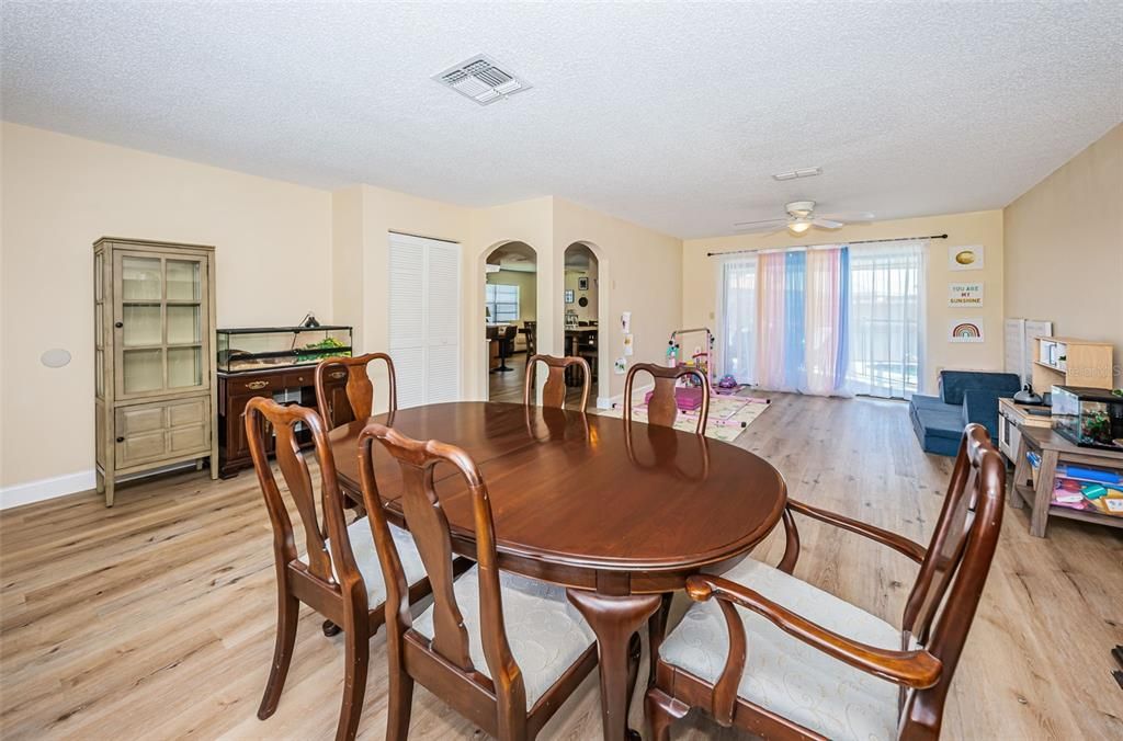 For Sale: $324,500 (2 beds, 2 baths, 1510 Square Feet)