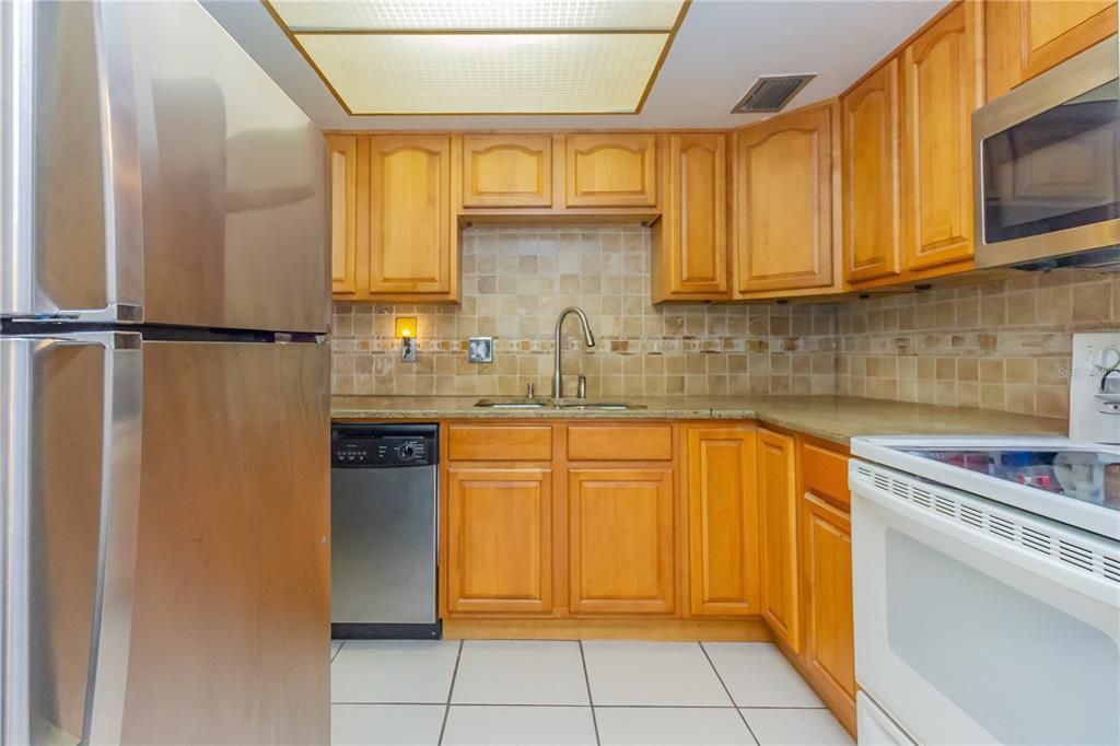 For Sale: $105,000 (1 beds, 1 baths, 755 Square Feet)