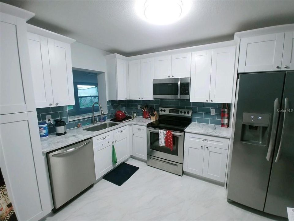 For Rent: $1,200 (4 beds, 2 baths, 1470 Square Feet)