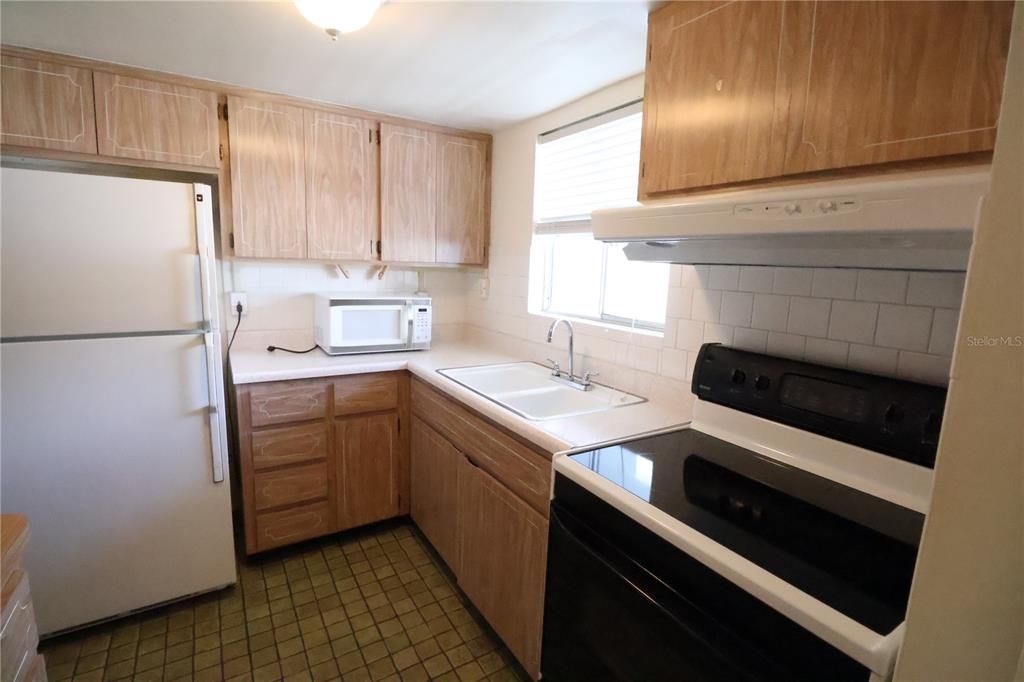 Active With Contract: $85,000 (1 beds, 1 baths, 576 Square Feet)