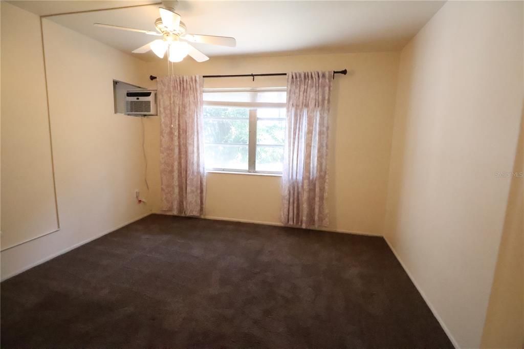 For Sale: $85,000 (1 beds, 1 baths, 576 Square Feet)