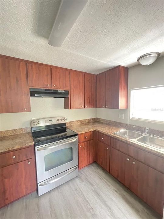 For Sale: $129,900 (2 beds, 1 baths, 768 Square Feet)