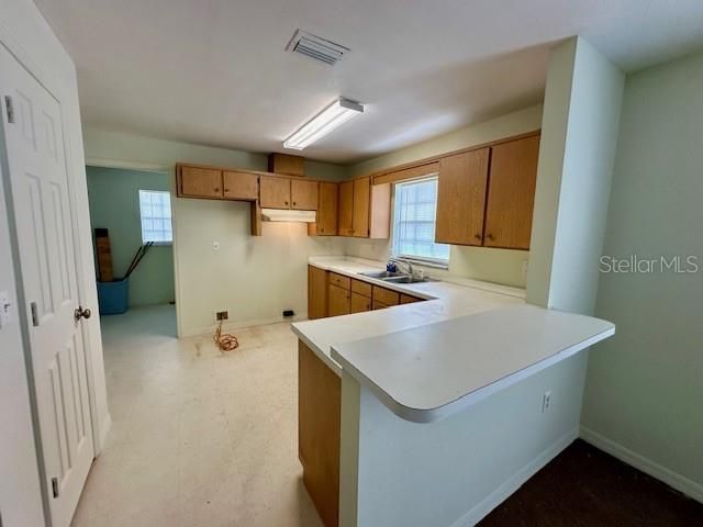 Active With Contract: $189,900 (3 beds, 2 baths, 1324 Square Feet)