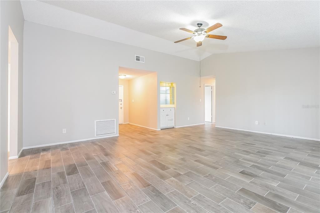 For Rent: $2,595 (4 beds, 2 baths, 1612 Square Feet)